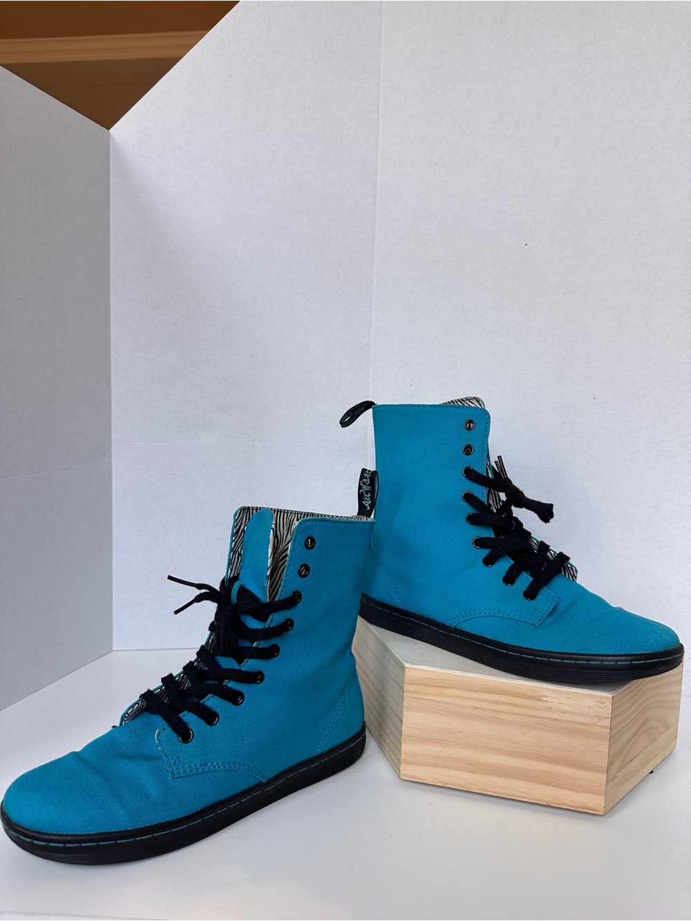 Dr. Martens Stratford Blue Canvas Zebra Print High Top Boots Size 9